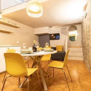 Casa vacanze L'angoletto Del Viaggiatore, Catania